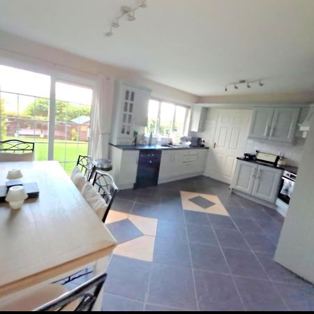 Newry Premium B&B Екстер'єр фото